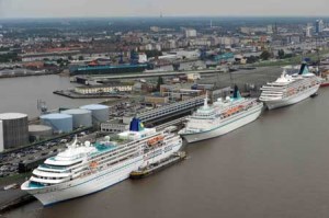 drei Kreuzfahrtschiffe der Phoenix Reisen GmbH gleichzeitig in Bremerhaven